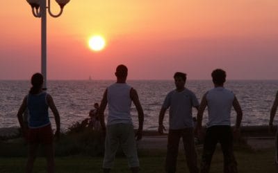 Cambia tu estilo de vida con terapias grupales de Yoga